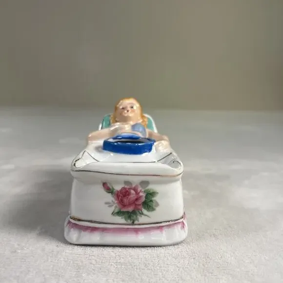 Naughty Nodder Novelty Smoking Ashtray Lady in Bed Missing Legs & Fan BnftsChrty - Picture 2 of 12